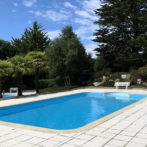  Hébergement de vacances Ker Heora - Maison Avec Piscine Partagee